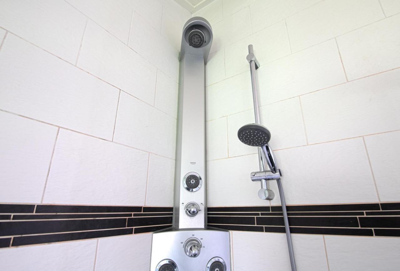 Luxus Familienvilla Mit Jacuzzi & Sauna Tzummarum エクステリア 写真